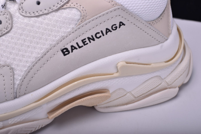 bl 17fw triple s“cream” 490671-w06f1-9000